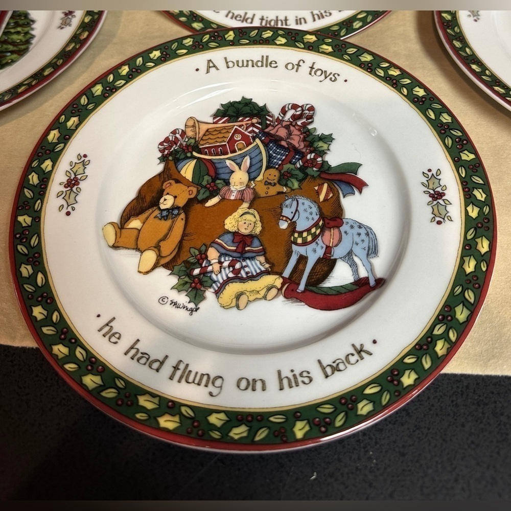 Portmeirion Studio “A Christmas Story” Series 3 Set of 4 Dessert Plates - Picture 5 of 12